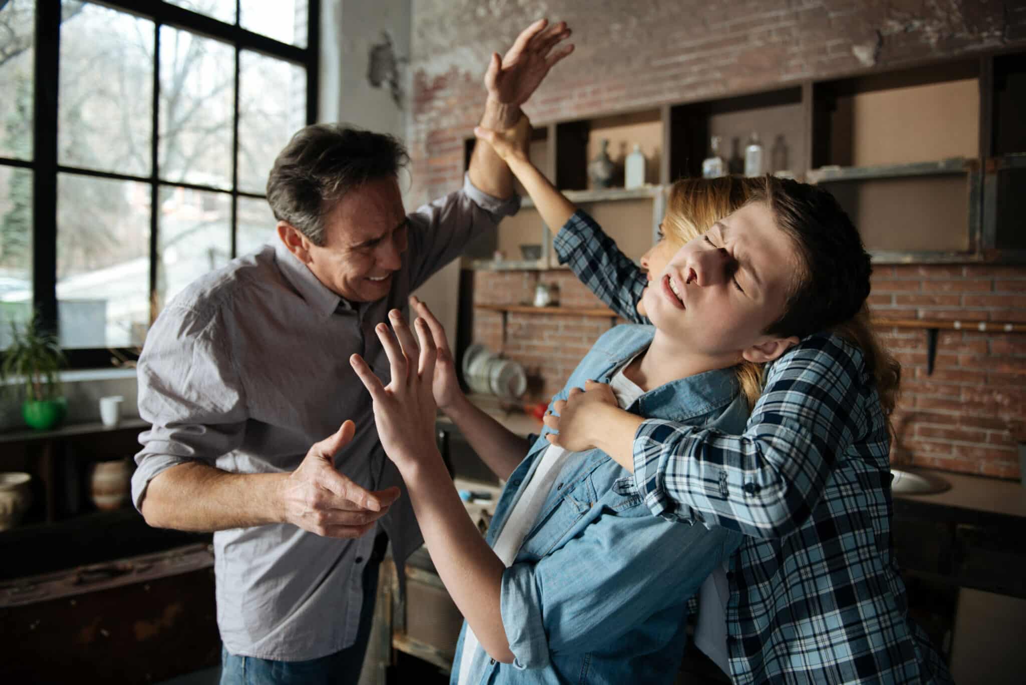 Streit in der Familie, Vater schlägt zu